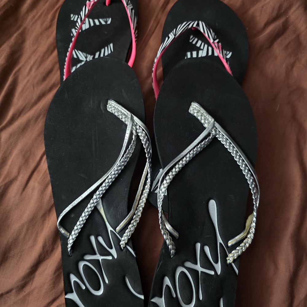Roxy Women's Black and Silver Sandals